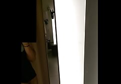 彼の腕の下に彼のカメラで街をさまよって、男は誤って怠惰に歩いている犬と知り合いになり、すぐに彼が望むところにファックすることに同意し 女性 向け vr アダルト
